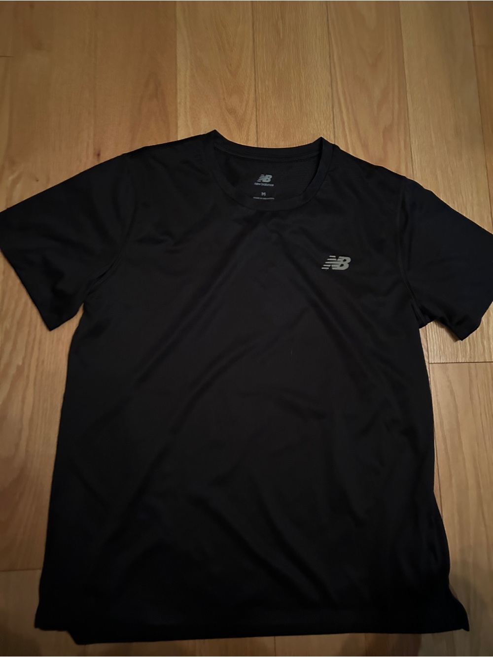 New Balance women medium t-shirt Black Performance Short-Sleeve Tee